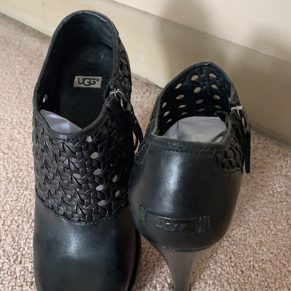 UGG Leather Zip Up Bootie - Picture 3 of 4